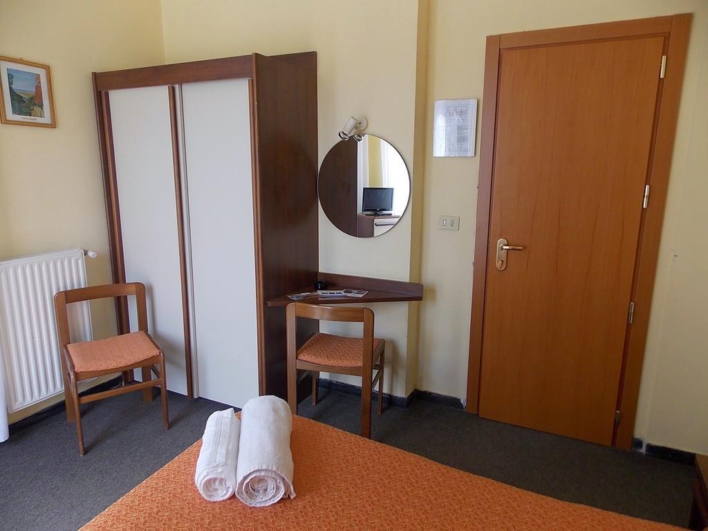 Hotel Arco Del Sole 라바냐 객실 사진